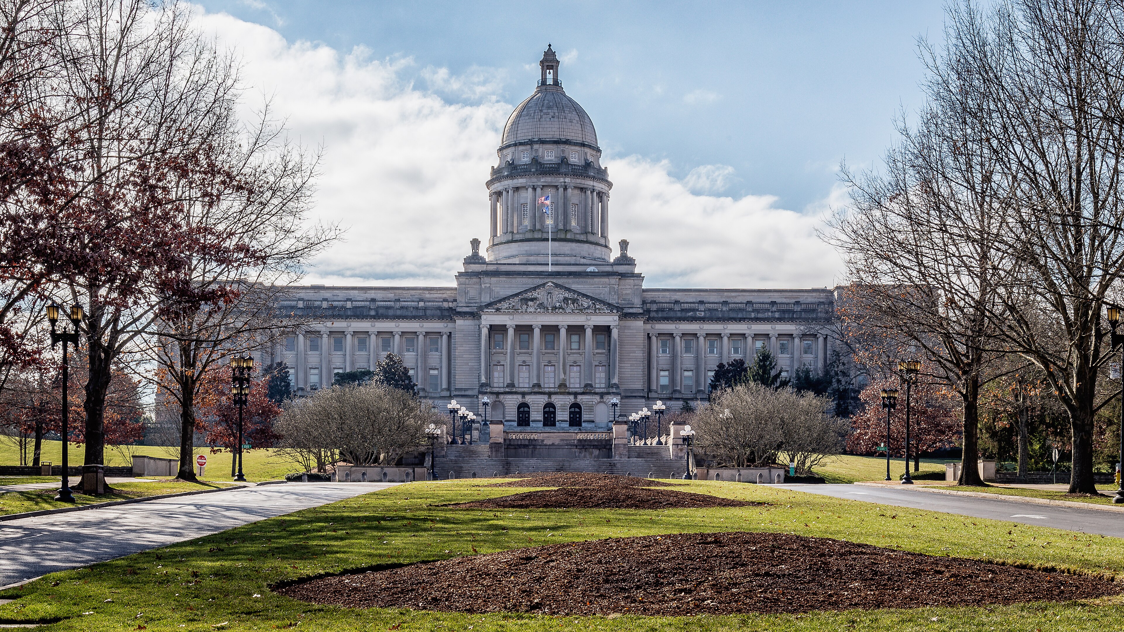 Kentucky landmark or civic architecture for statewide court reporting coverage