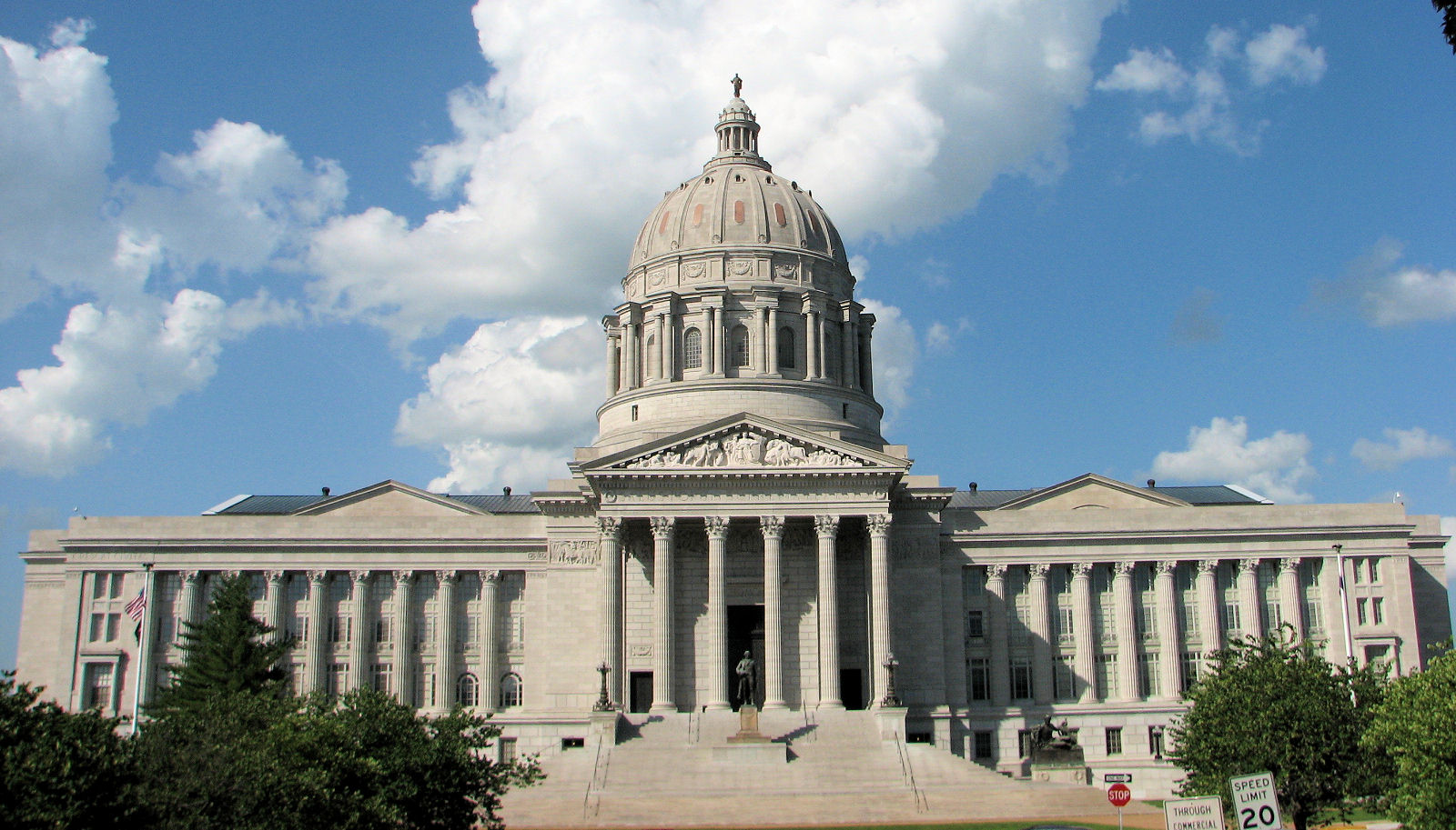 Missouri landmark or civic architecture for statewide court reporting coverage
